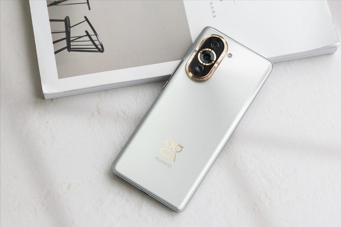 目前华为最值得买的几款手机,华为现在两三千最值得入手的手机