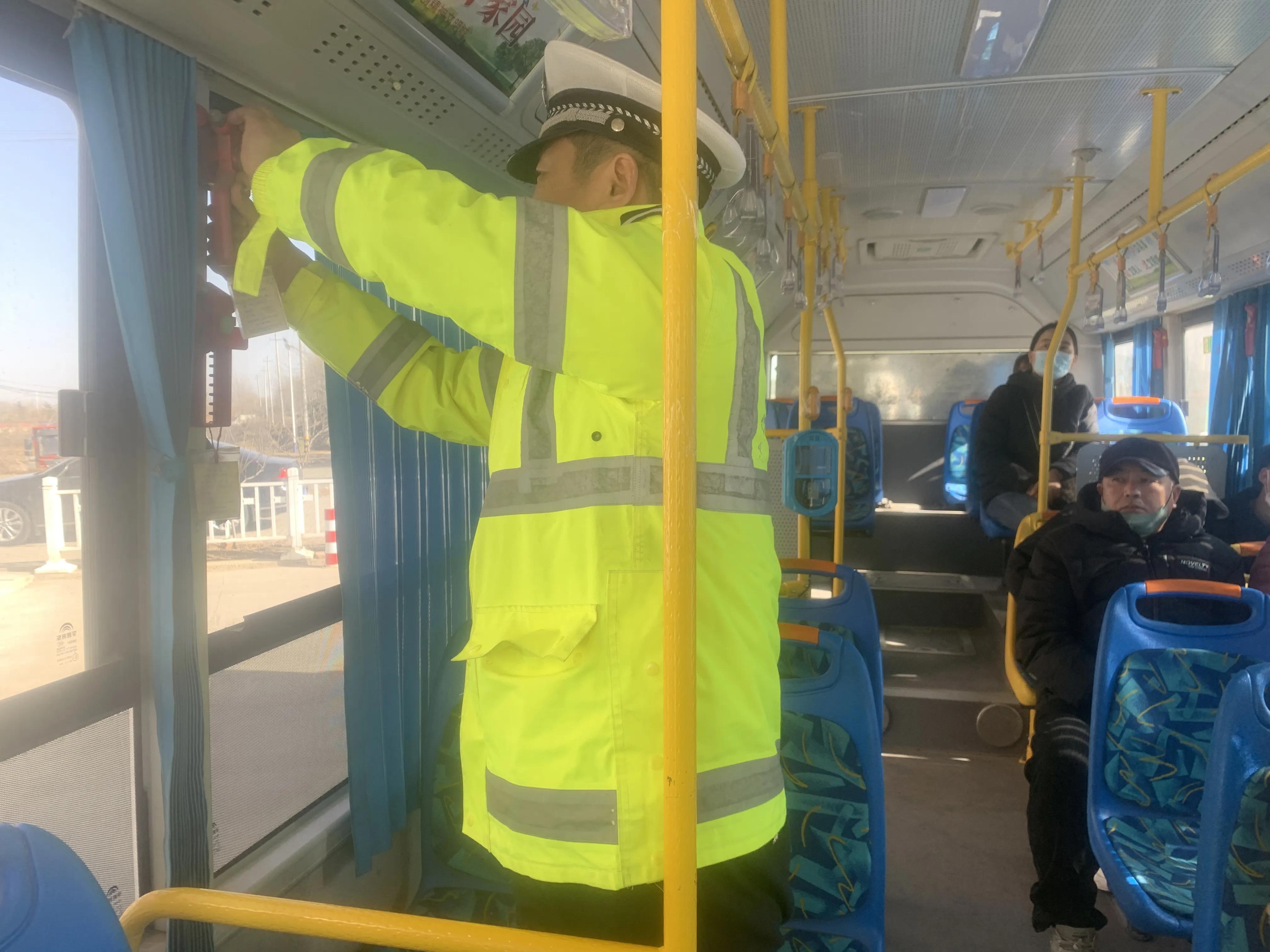 公安春节不打烊民警在岗保平安,县交警圆满完成春节安保任务