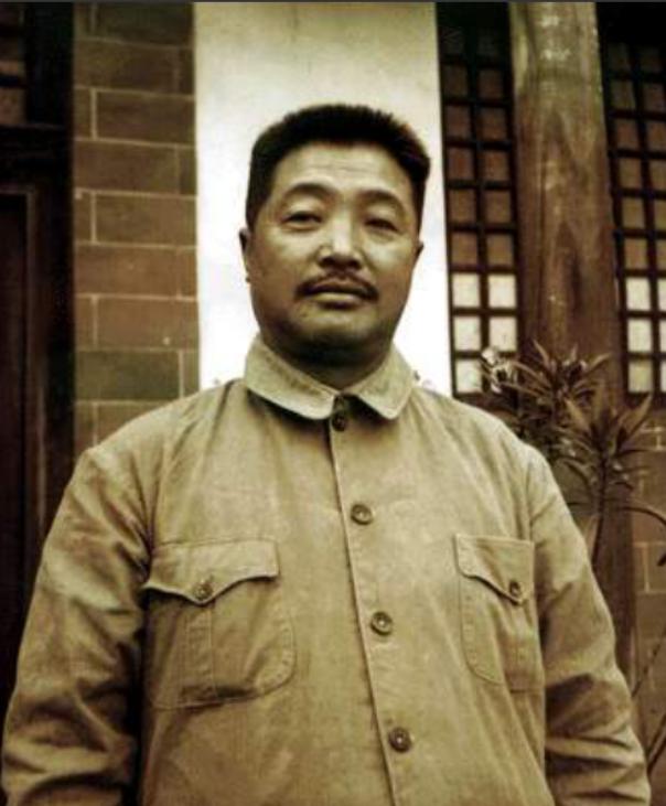 毛主席与香烟:烟瘾很大,晚年独爱贺龙推荐的“132”雪茄烟