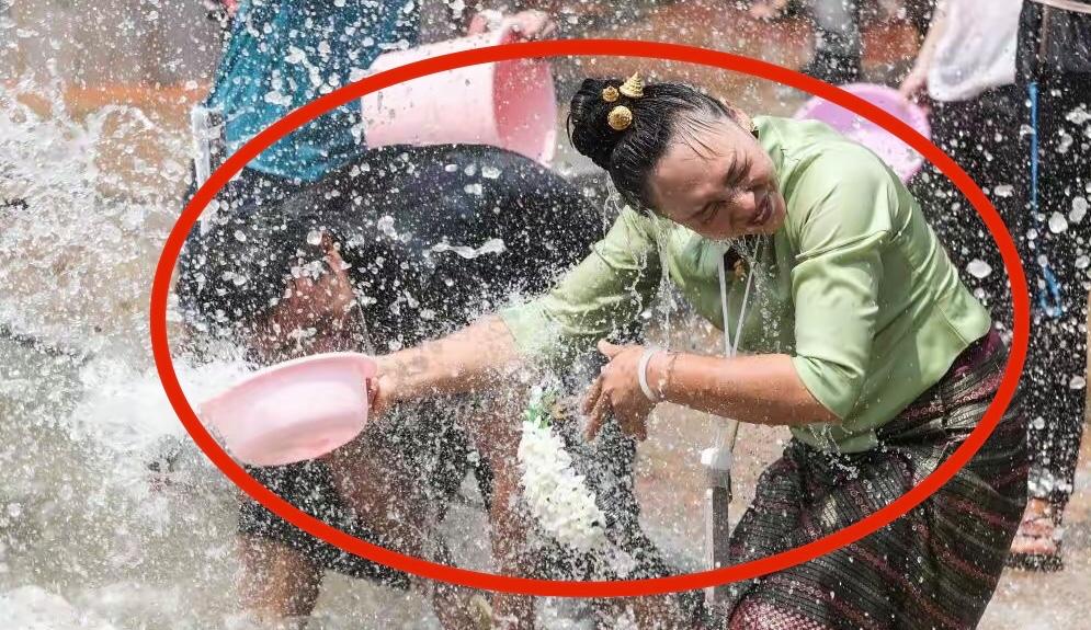 西双版纳泼水节现场被围攻,西双版纳泼水节恶劣事件怎么处理