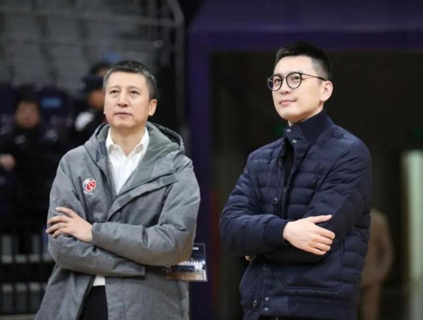 辽宁队主帅杨鸣被罚出场,乌戈洛佩斯和杨鸣都是教练吗