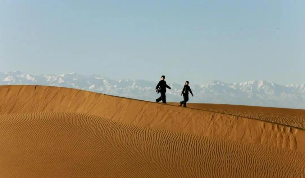 19岁的女儿被迫嫁到沙漠,19岁被迫嫁进沙漠