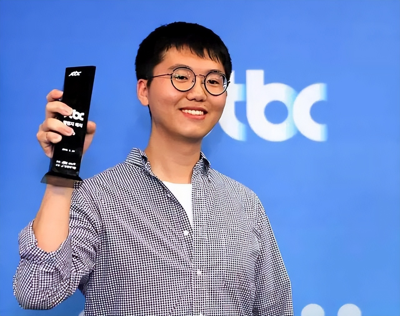 王星昊夺冠,王星昊击败韩国申真谞