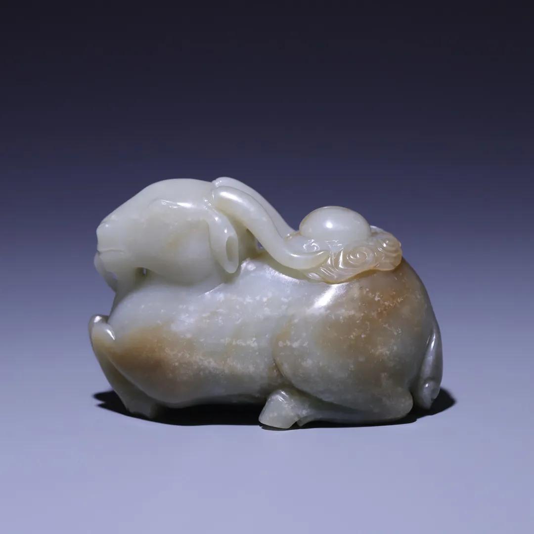 和田玉籽料卧兽,和田玉羊摆件