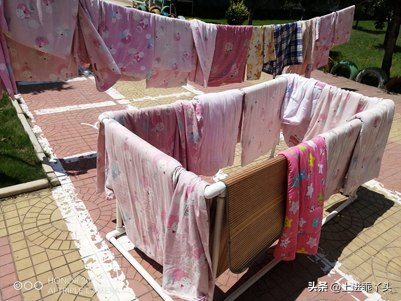 羽绒被长螨虫吗,羽绒被晾晒飞出的白色灰尘特别多