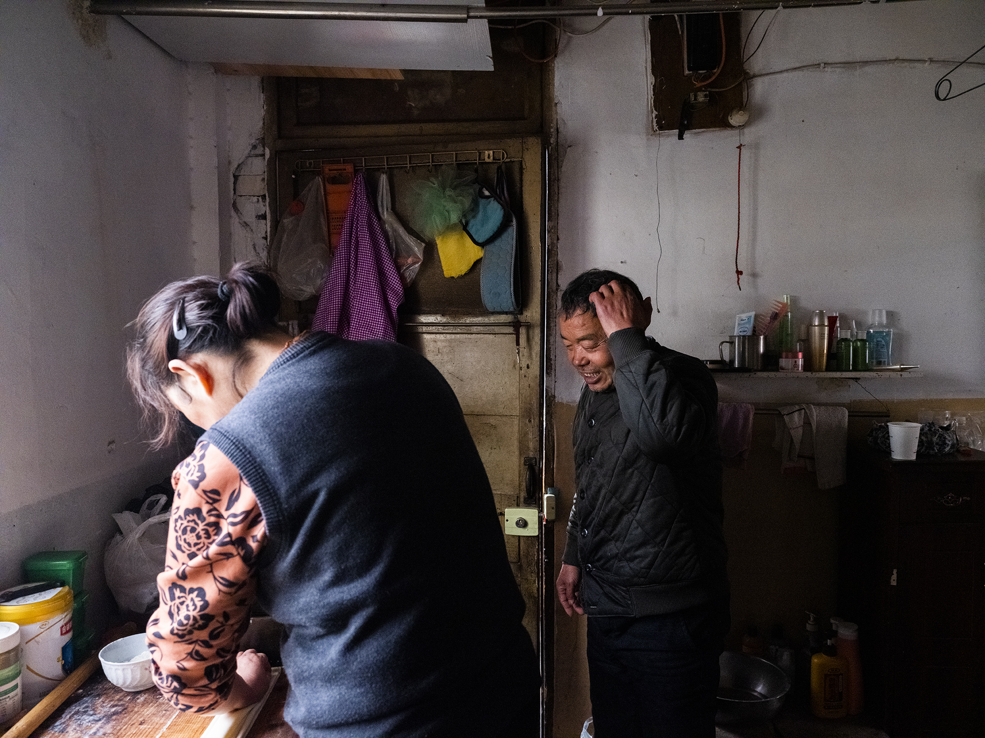 73岁老人8千工资花6千请保姆,80岁老头每月花19000元请保姆