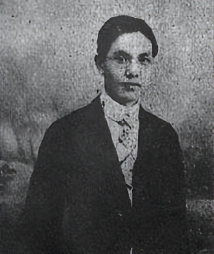 1957年，一数学老师突然被捕，公安问：你还记得被枪毙的银元犯吗