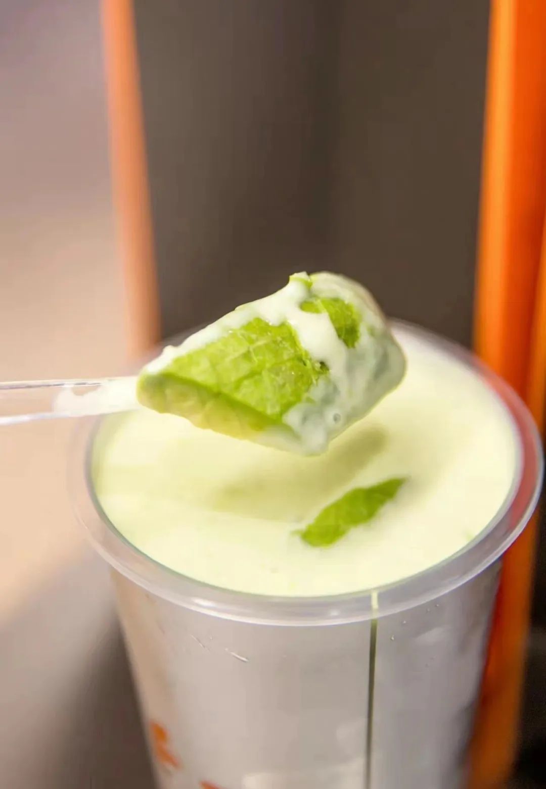 叫板茶饮同行：输了赔10万！这个品牌好调皮