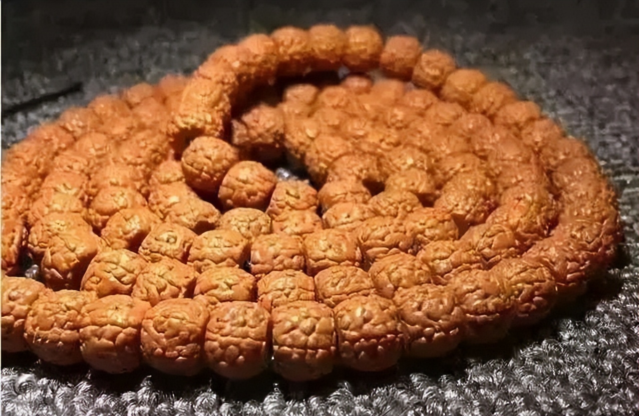 酸枣核手串108怎么盘红,琥珀木手串多长时间能盘红