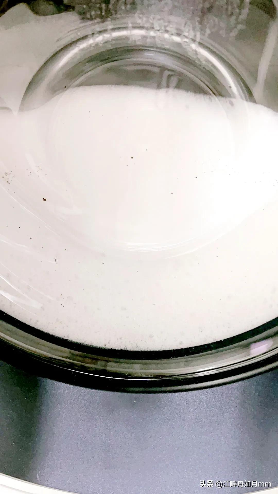 洗衣机掉的脏东西,清洗滚筒洗衣机后毛巾上有海绵