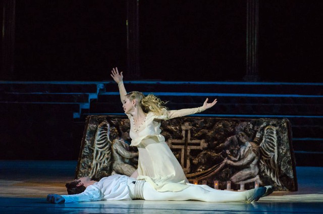 莎士比亚的罗密欧与朱丽叶的故事,罗密欧与朱丽叶是莎士比亚的传奇