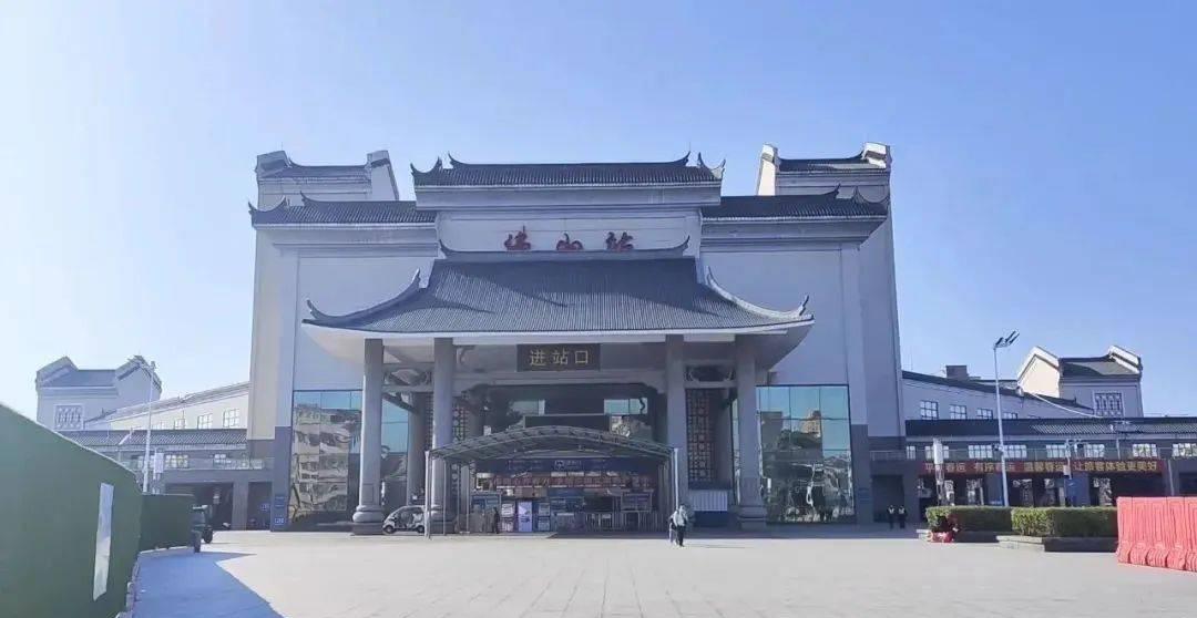 百年火车站今非昔比，改建高铁站，何去何从？