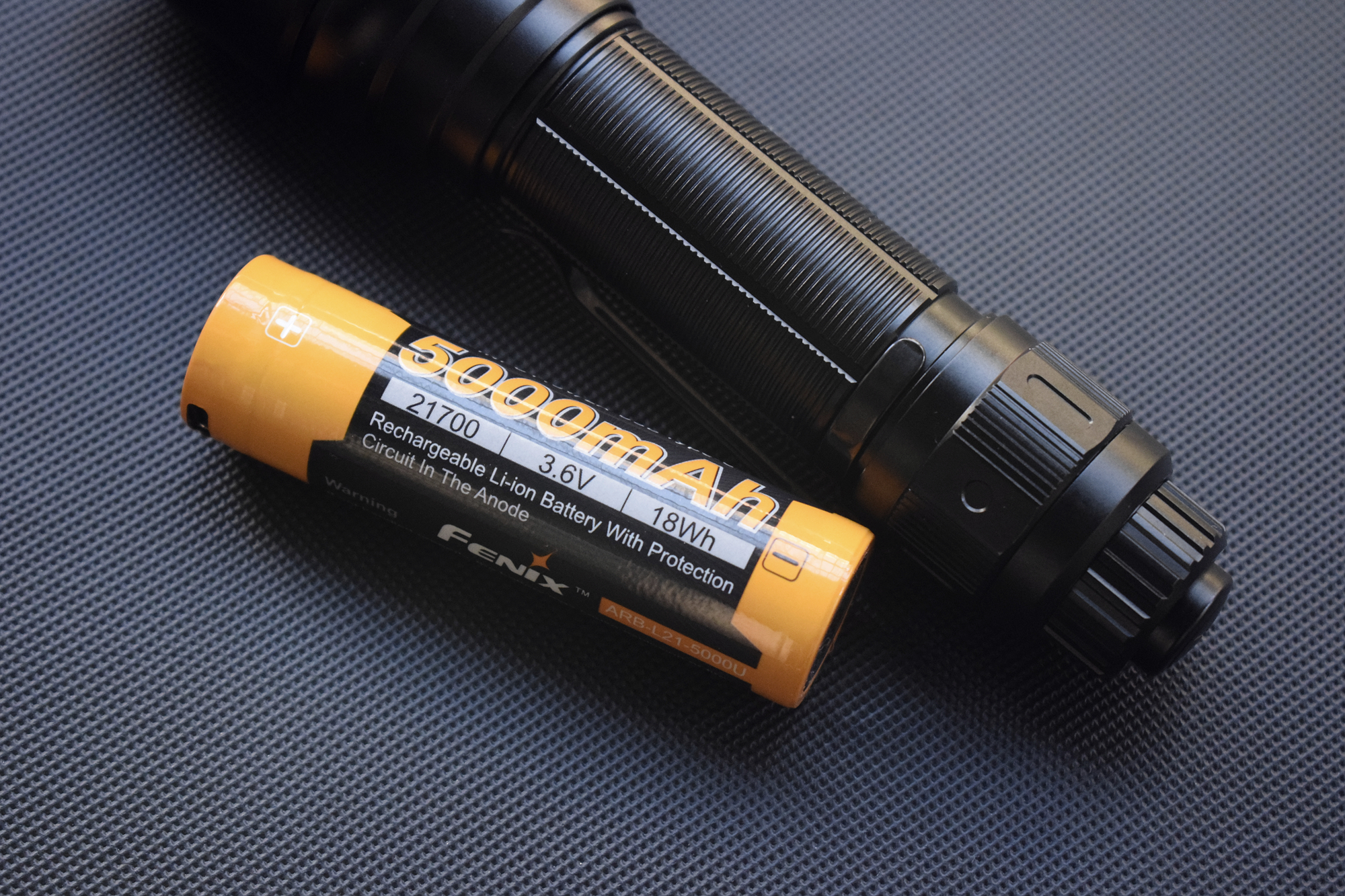 稳定高效,强光压制!Fenix菲尼克斯TK22TAC双模式战术手电体验