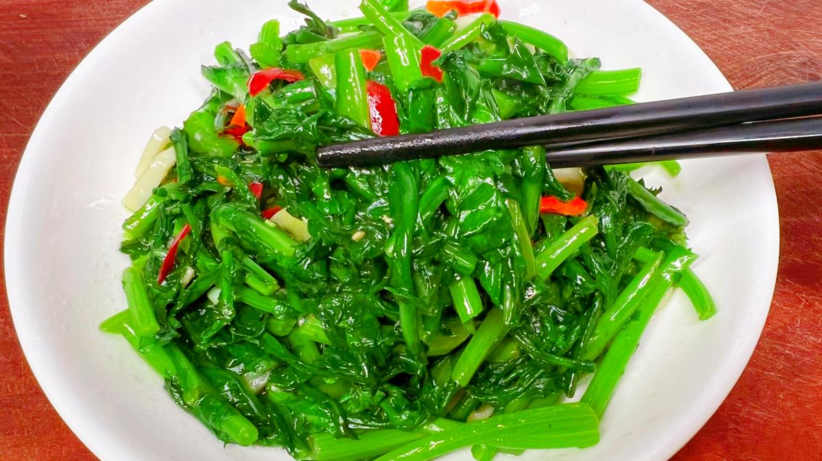 “失眠”最怕这2种菜，便宜又好吃，一周吃2次，天天一觉睡到天亮