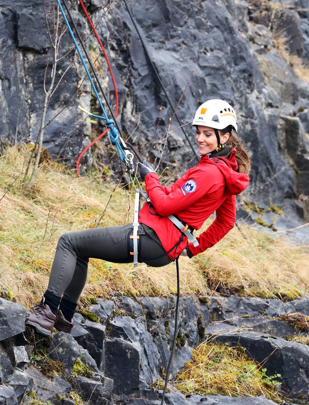 费德勒和凯特王妃携手表演赛,凯特王妃和费德勒打球