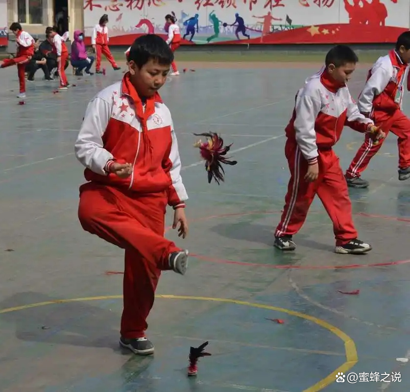 踢毽子使我快乐,踢毽子给人们带来的乐趣