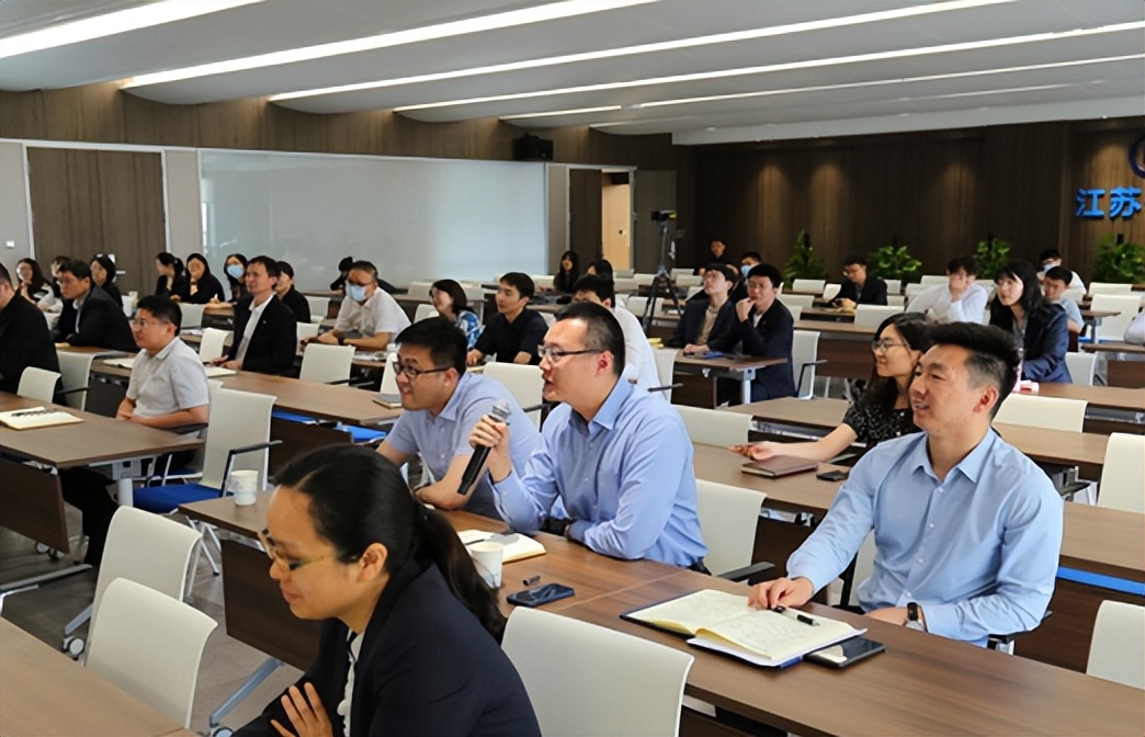 进出口银行江苏省分行成功举办2023年度第一期“紫金山大讲堂”活动