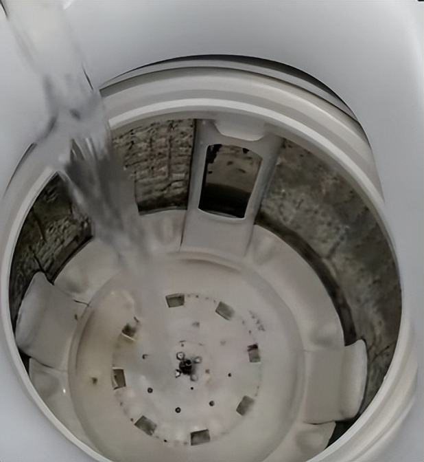 清理洗衣机异味最好方法,洗衣机又脏又臭该怎么清理呢