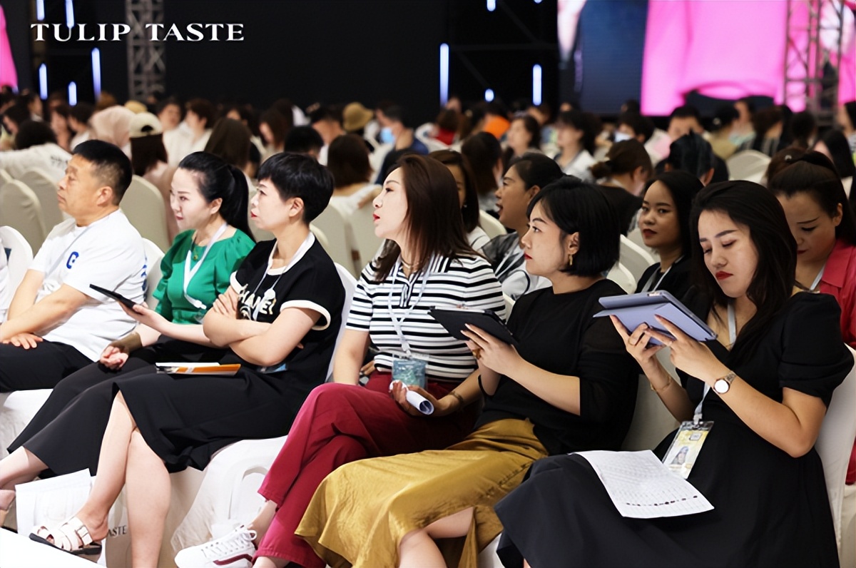 凝聚青春力量奋进新的征程,凝聚青春正能量逐梦扬帆再起航