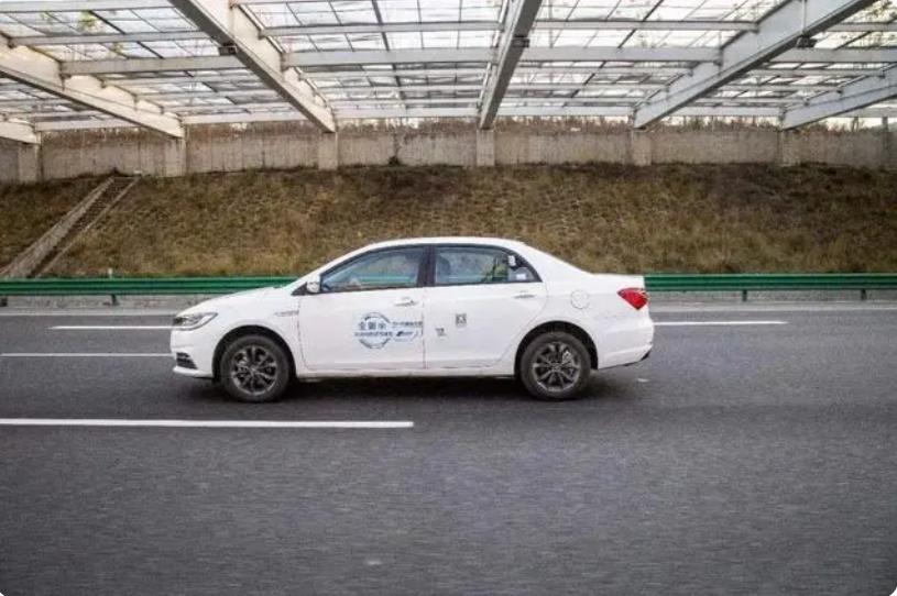 女子喜提新车事后后悔,女子喜提新车洗车出现四个字