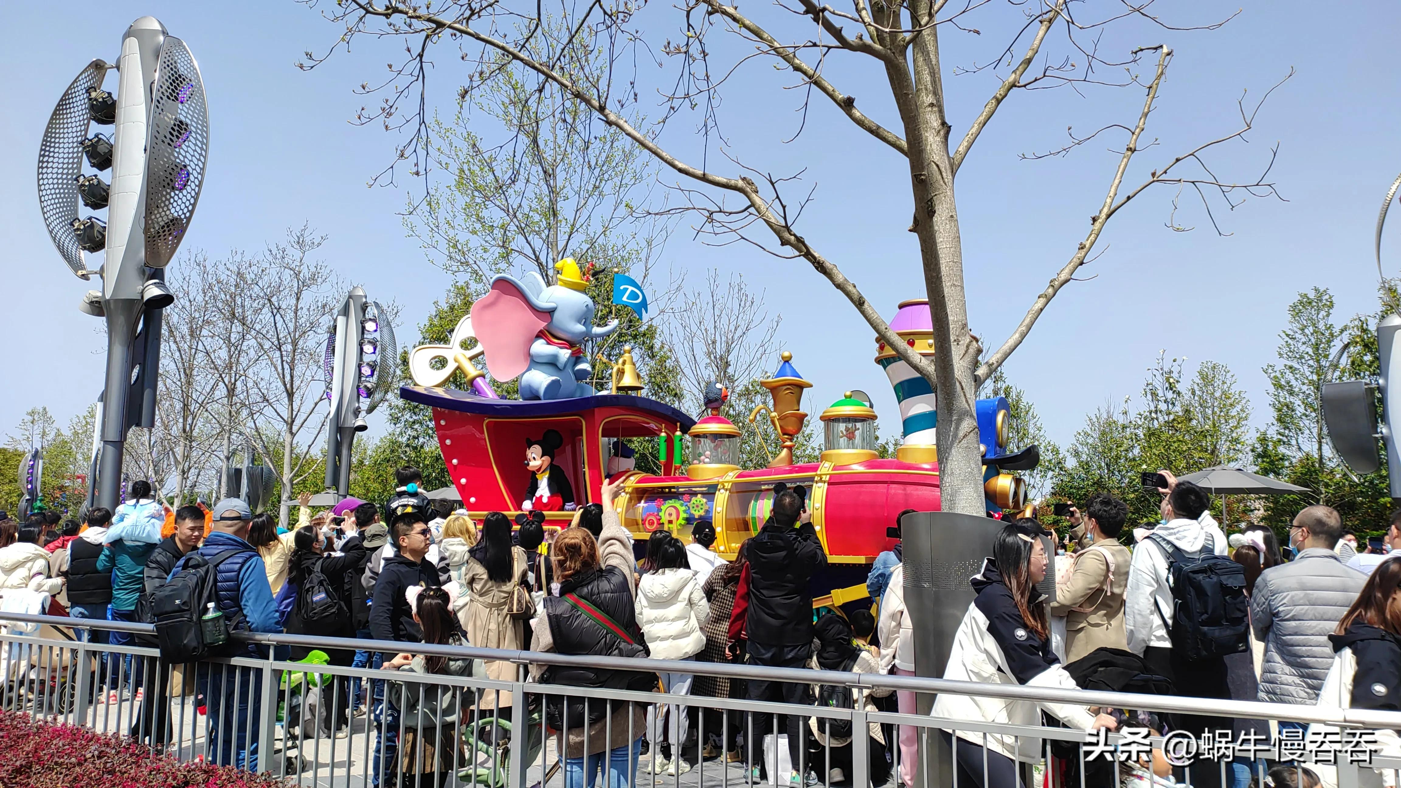 带孩子去迪士尼游玩要不要带板凳,带娃迪士尼有必要玩两天吗