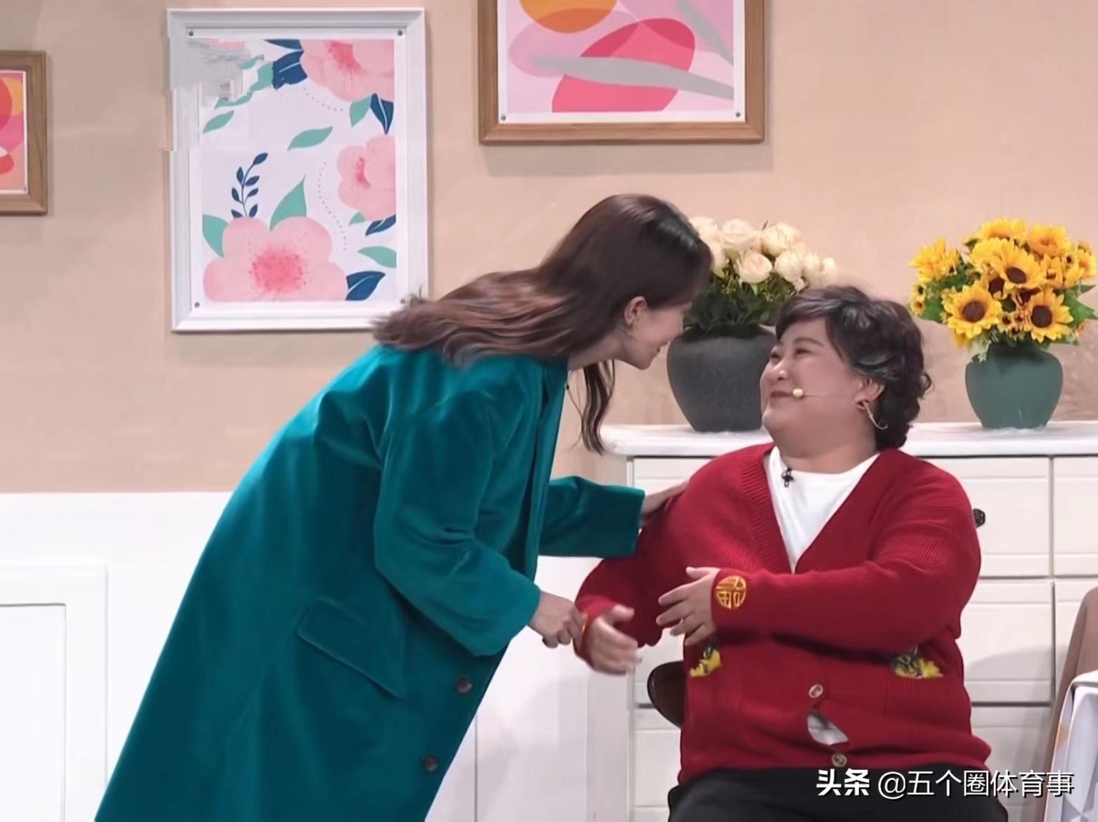 马凡舒受央视力捧,马凡舒主持足球杯