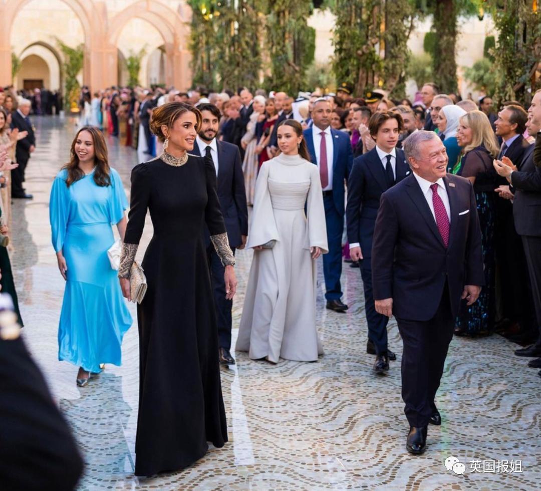 凯特王妃高级造型,凯特王妃穿蓝色格子英伦风