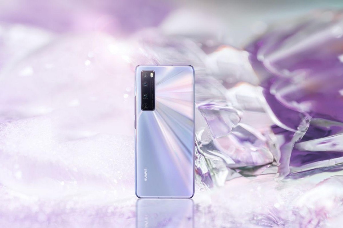 惊喜揭开颜值面纱，华为nova10系列银色新机未来感十足