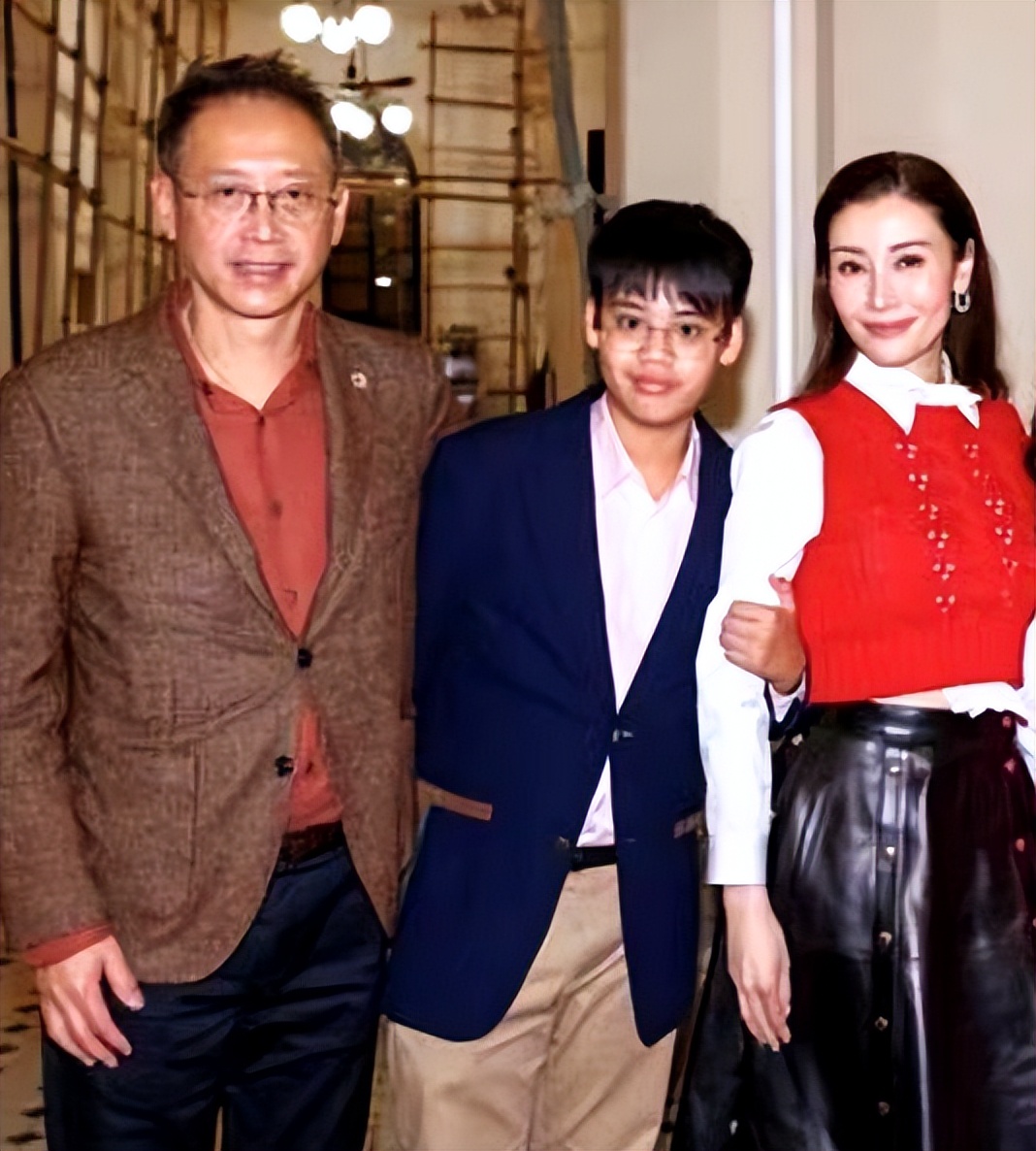 李嘉欣晒与老公合照,李嘉欣晒与许晋亨合照大秀恩爱