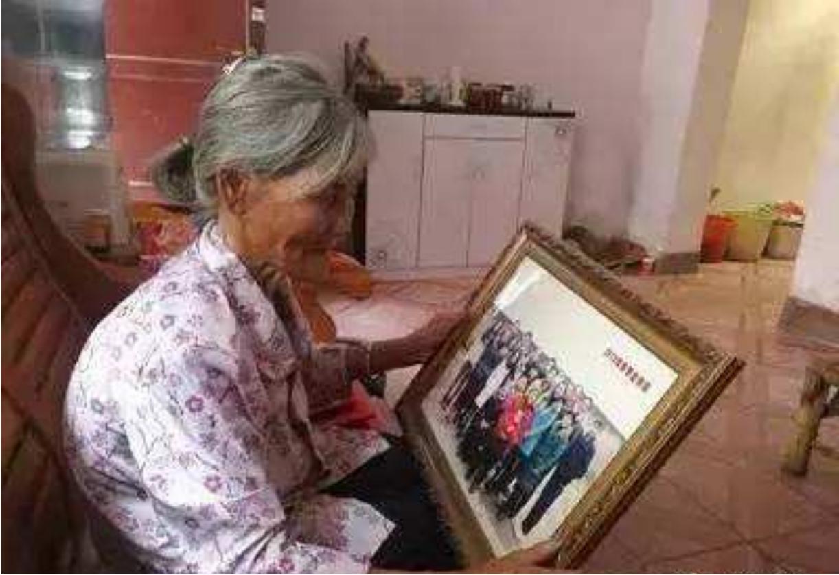 江西24岁小伙和85岁老人拍婚纱照,南昌24岁小伙和奶奶拍婚纱