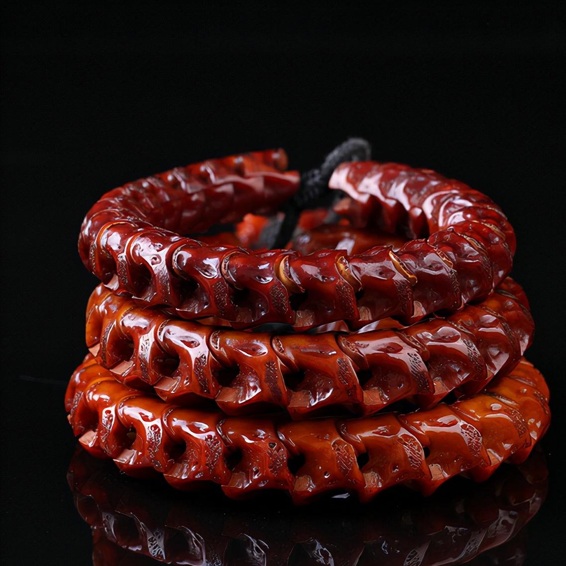 牛骨文玩一般什么颜色,牛骨文玩用哪个部位的骨头