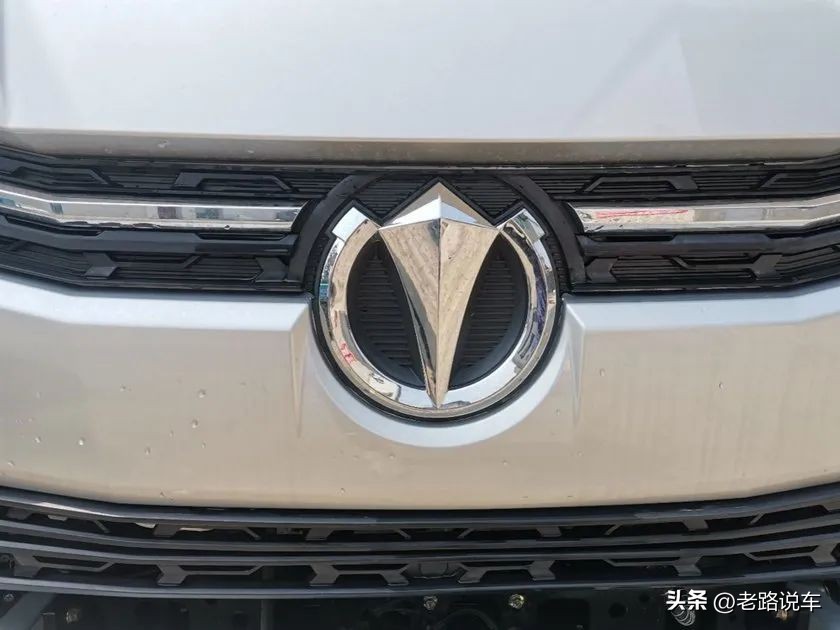 奥驰轻卡v2,飞碟奥驰x2和奥驰v2的区别