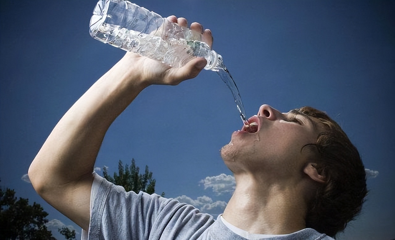 肺受伤有什么症状和危害,伤肺的四个行为应该如何解决