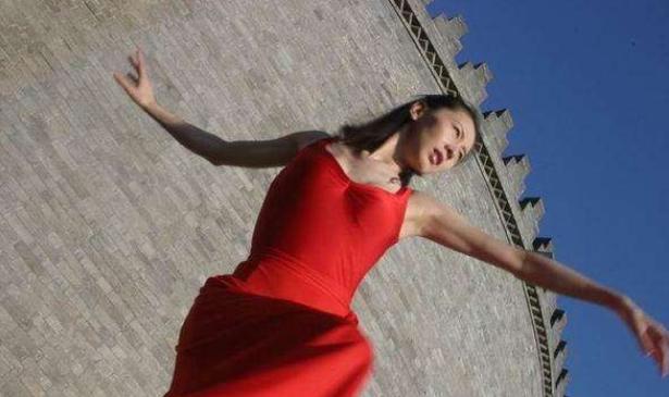 “人体模特”汤加丽：父母很难原谅我，和丈夫离了婚，但我不后悔