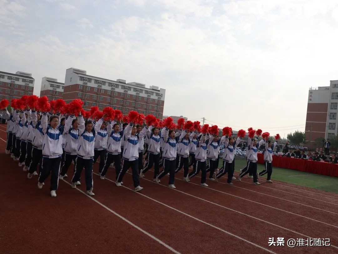 风行少年一路向前——淮北市树人中学第二届春运会开幕式隆重举行