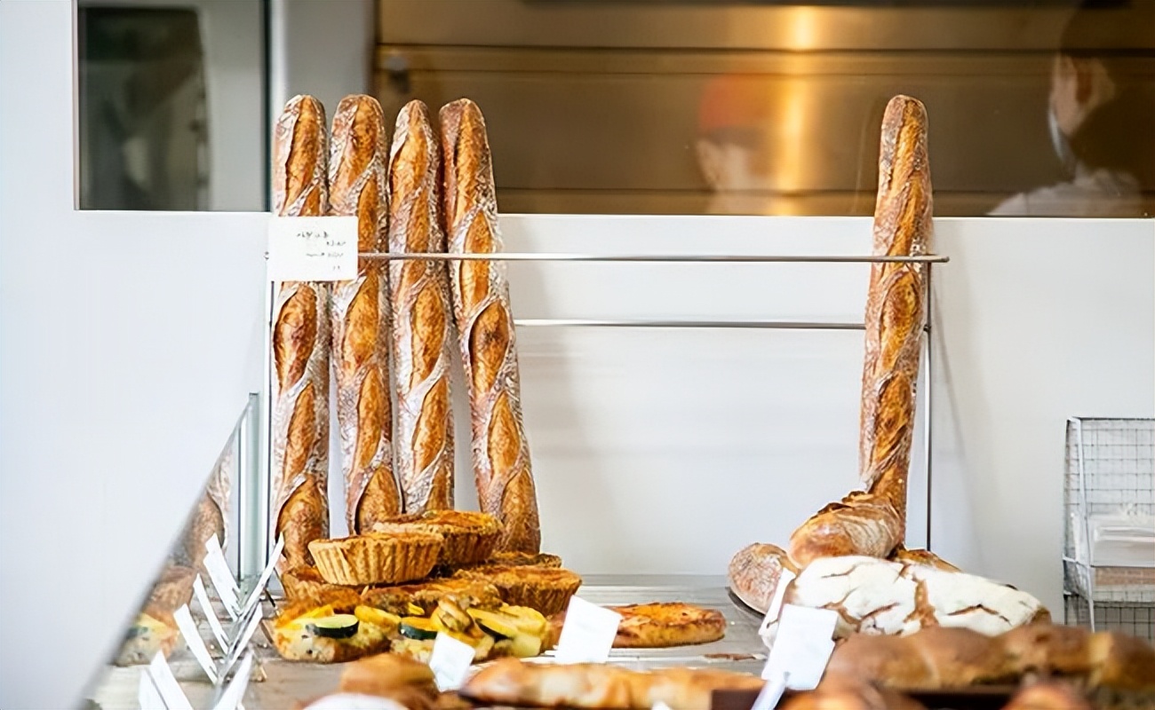 东京这位「面粉刺客」！每日使用15种面粉，混合制作40款面包