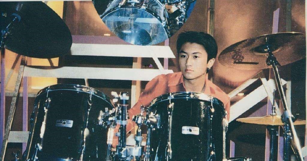 谢霆锋出道当歌手的时候,谢霆锋出道就做主角吗