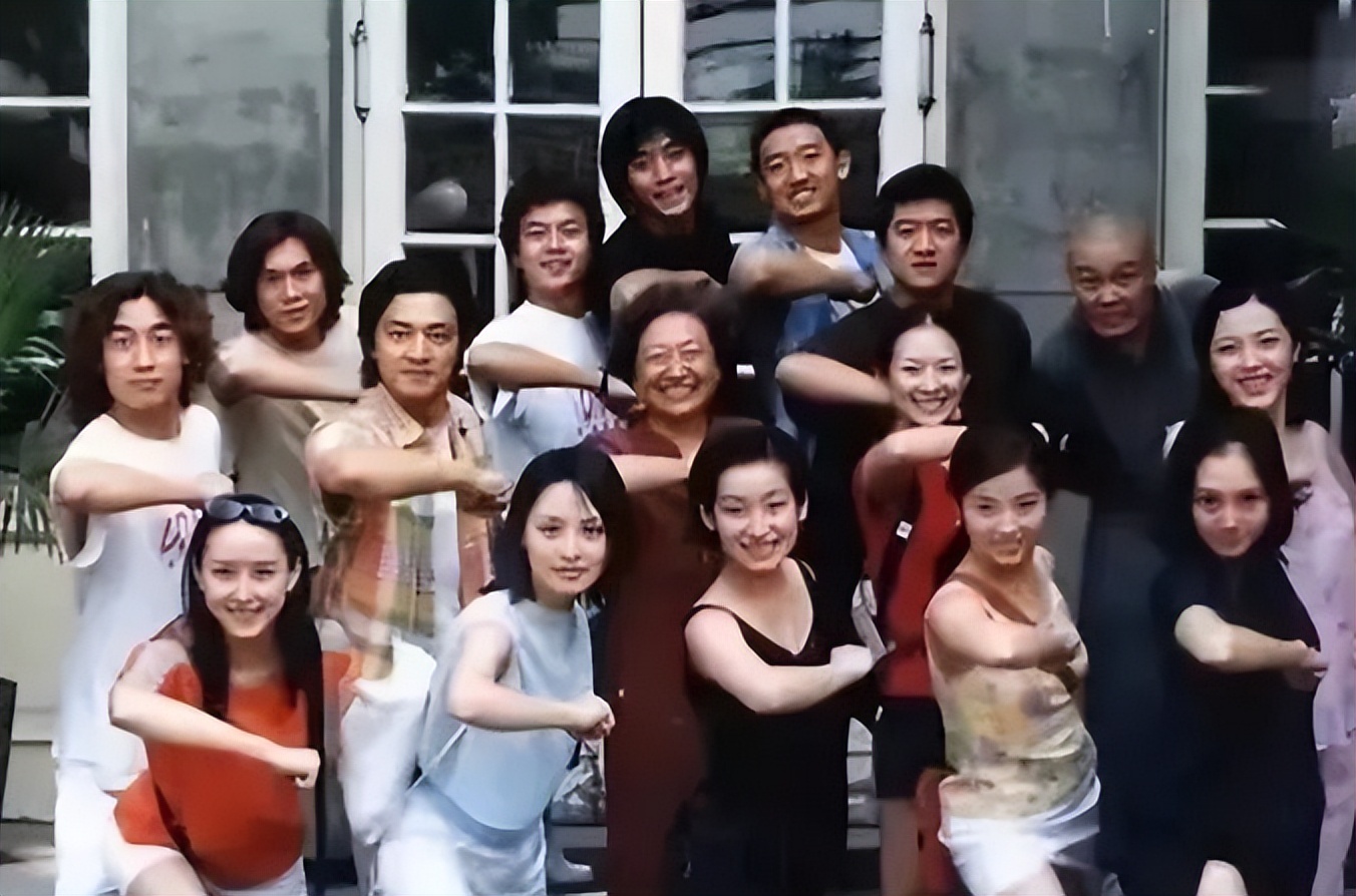 袁泉夺“百花影后”，曾黎后台当拉拉队，却映射出中戏96班的情谊