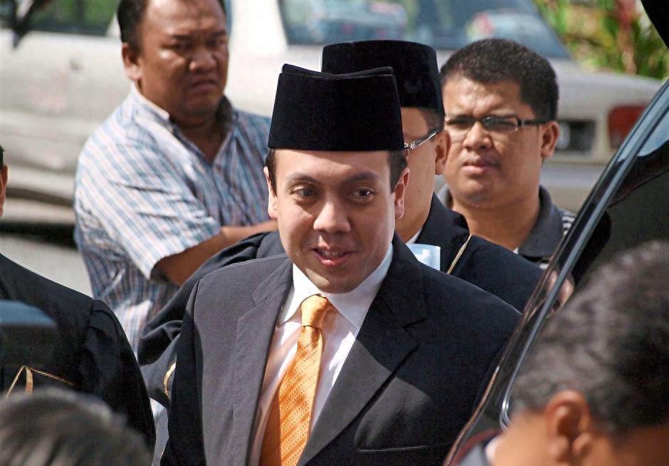 嫩模嫁王子当王妃，却每晚被下药*辱侮**，出逃16张照片*光王曝**子猥琐