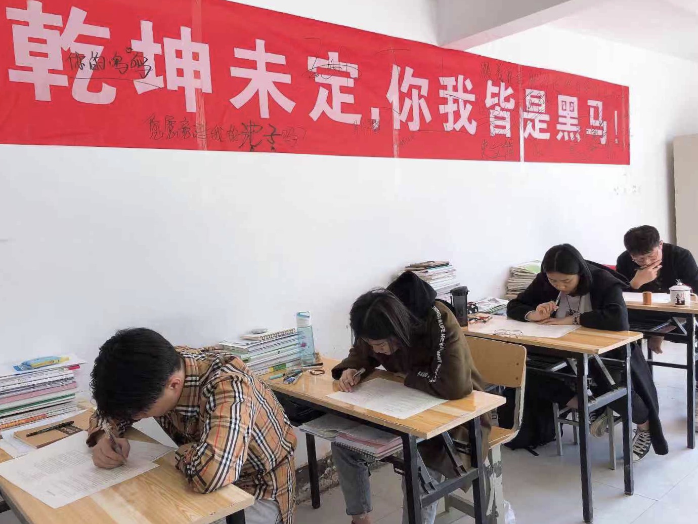 2023年最热门的专业有哪些,2022年女孩子大学报考什么专业