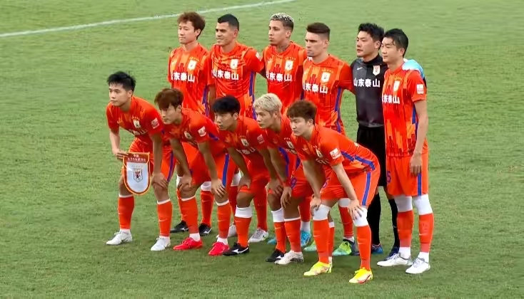 泰山队球迷最新消息,泰山队球迷现场呐喊荣辱与共