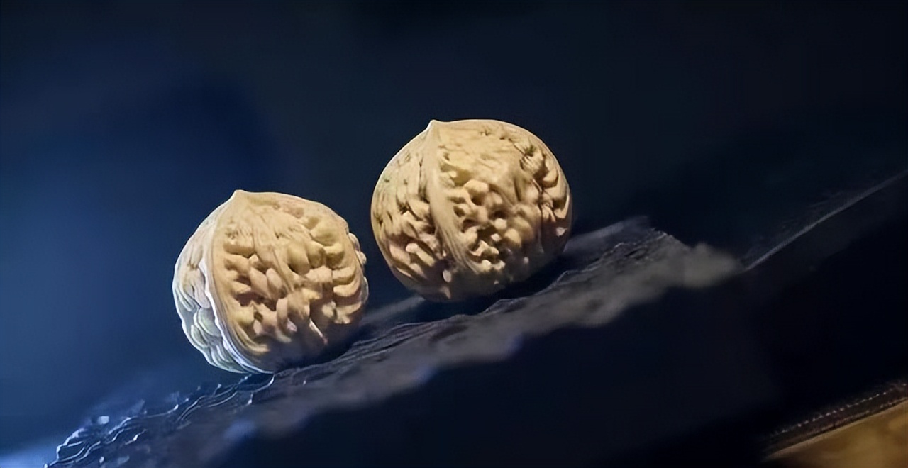 文玩圈里的怪现象,有真的可人家偏偏要买假的