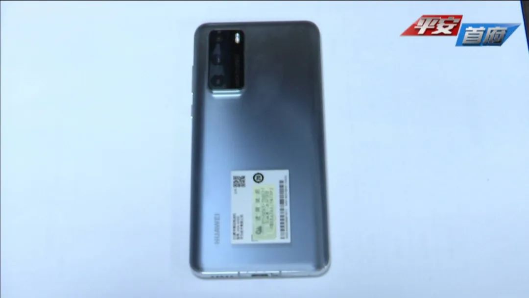 万达广场两女偷手机,福建女子醉卧街头偷走手机