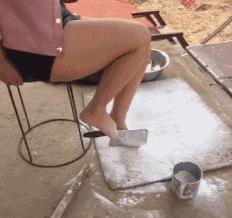 兄弟抢红包是挺快的，就是有点费手机，这屏幕得经常换吧，哈哈哈