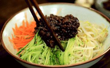 夏天来一碗太过瘾,夏天来一碗啥面比较舒服