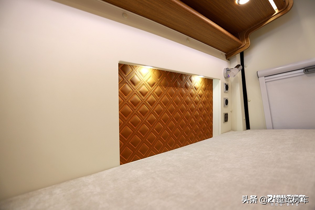 福特商务旅游一体的豪华房车,福特黑骑士商旅两用房车