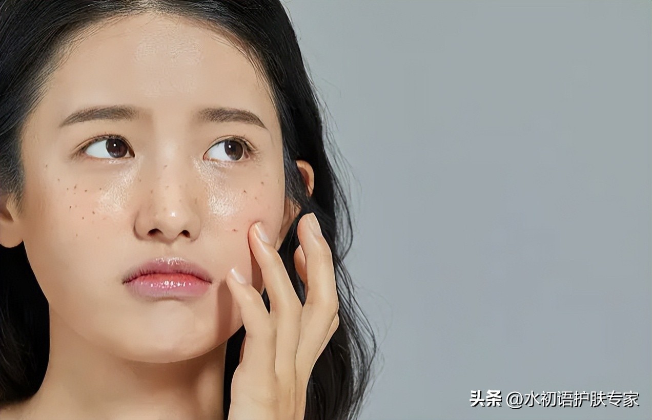 暗沉起皮毛孔大用什么护肤,皮肤油毛孔粗大暗黄用什么护肤品