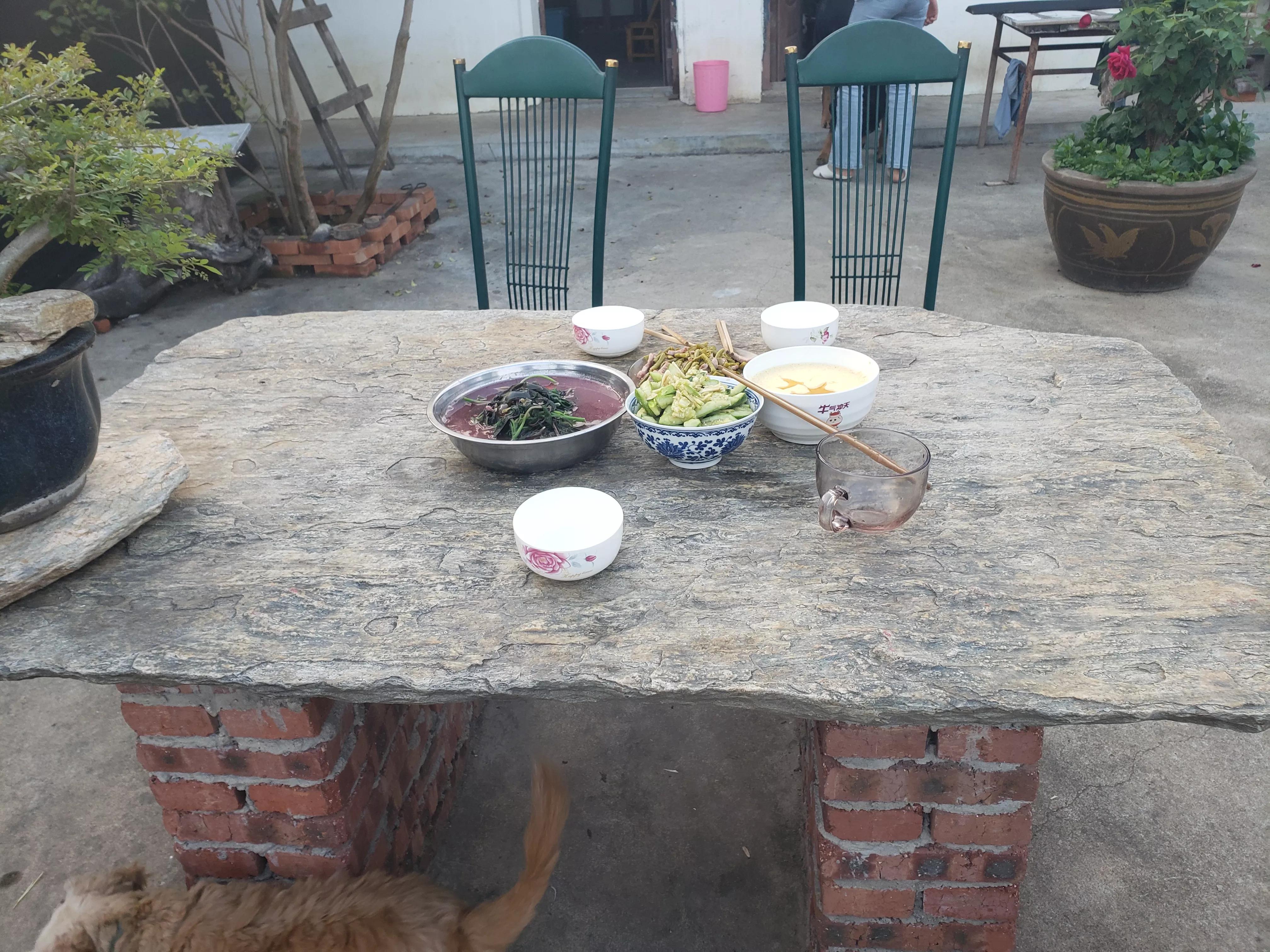 他不仅仅是古琴大师,他还是画家、篆刻家、书法家,二