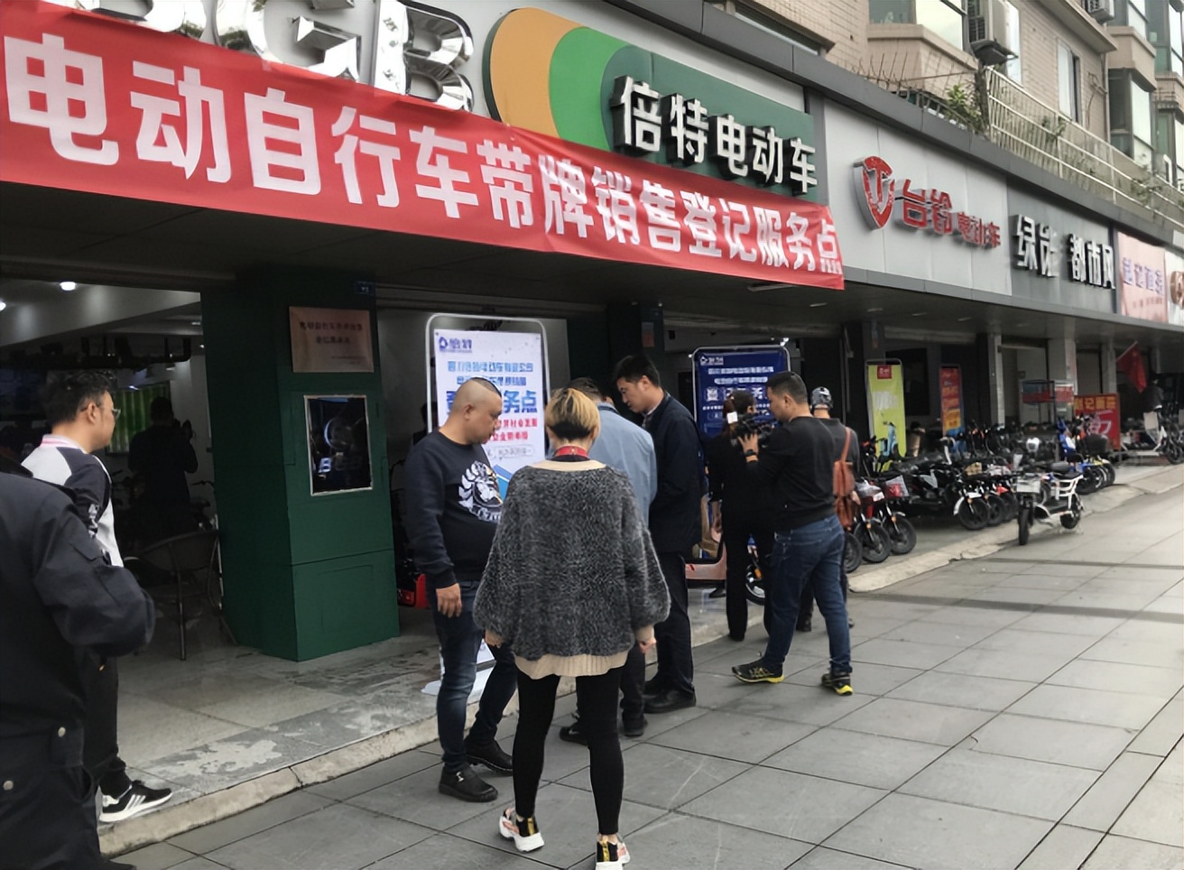 去实体店买电动车要注意什么,雅迪电动车网上买还是实体店买好