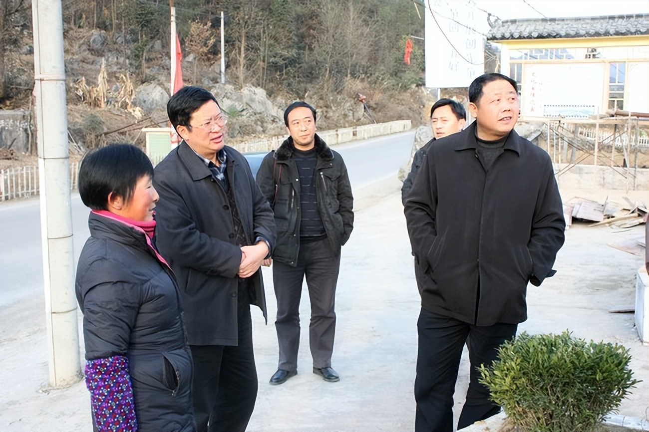 农村干部如何根除腐败,农村基层干部反腐